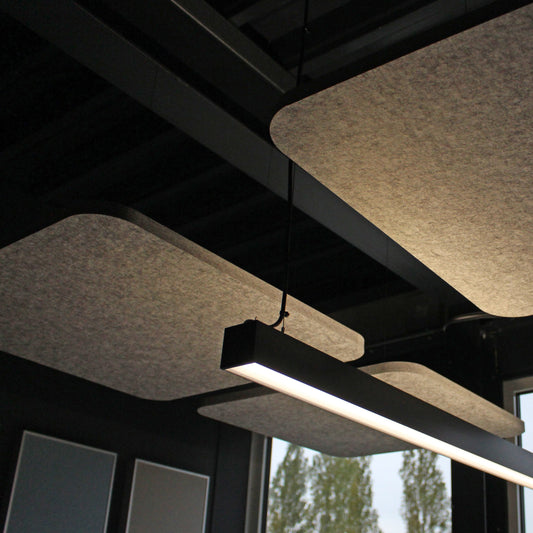 EASYfelt Plafondeiland Square met zicht op het 25 mm dikke PET-vilt