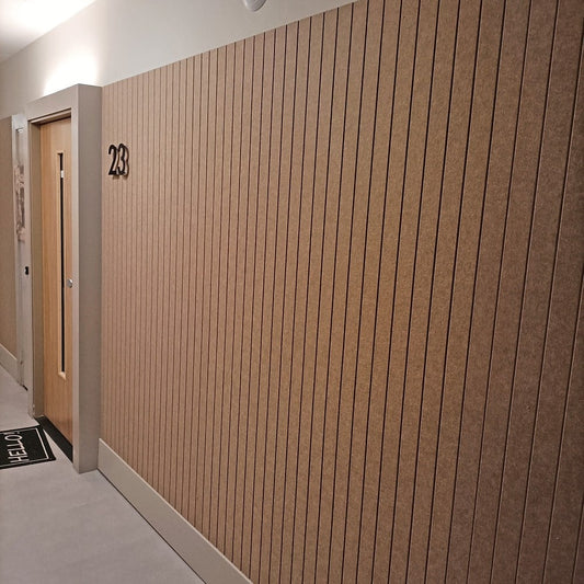 Akoestische lattenwand Japandi Wall – geluiddempend PET-vilt in Japandi-stijl